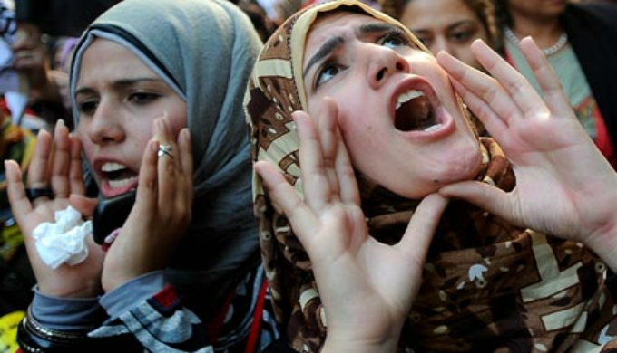 Women-protest-in-Cairo-007